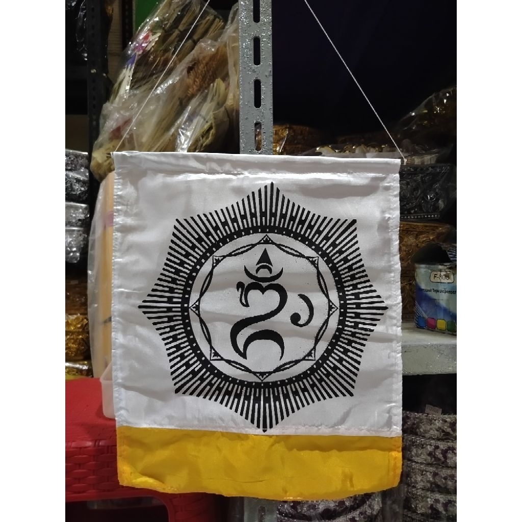 Kober putih kuning ongkara Penjor