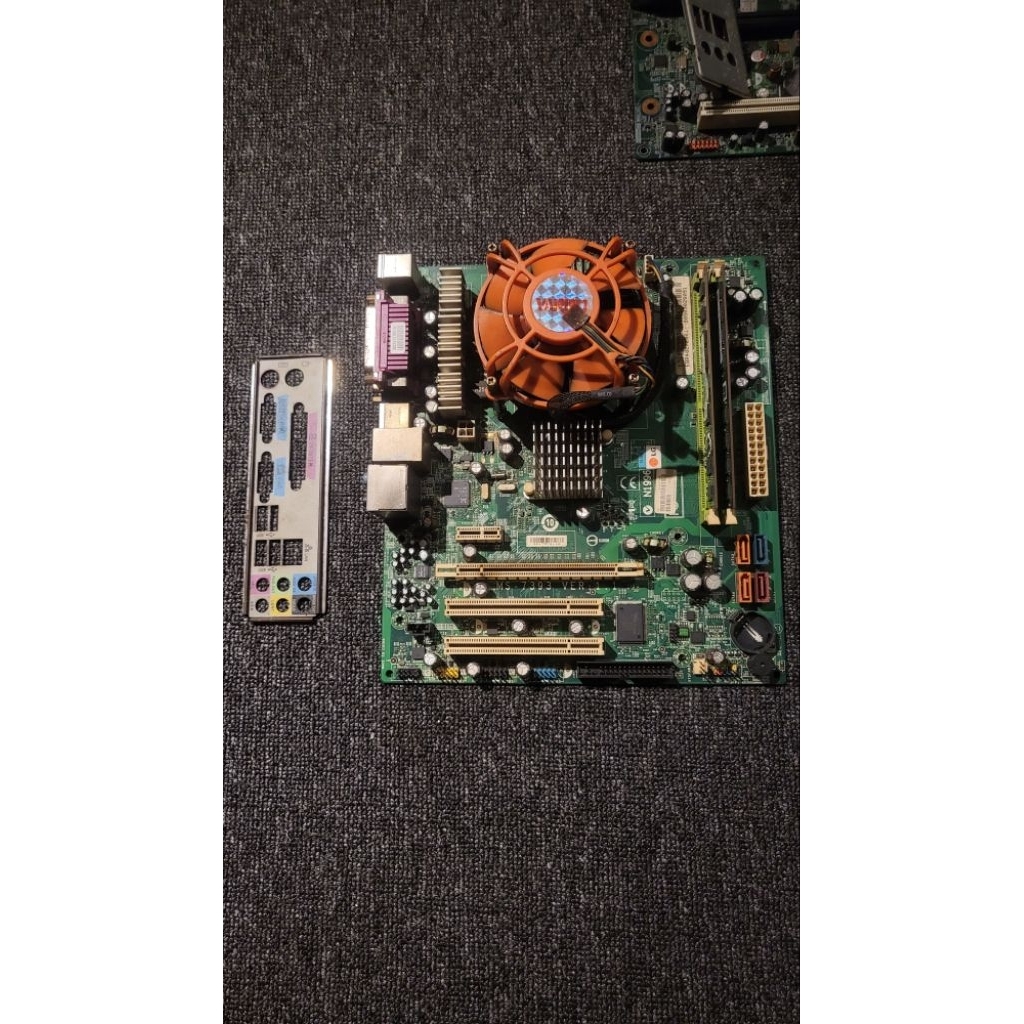 Motherboard LGA 775 Set processor Pentium E5xxx dan Ram