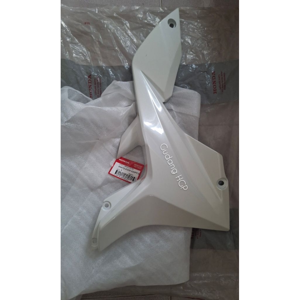 Cover L Lower PL FD WH Pearl White Cover Sayap Bawah Blade Karbu 64470-KWB-920PFW Ori Honda Genuine 