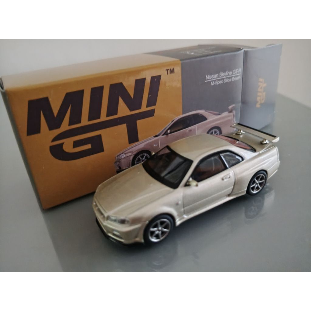 mini GT Nissan Skyline GT-R R34.