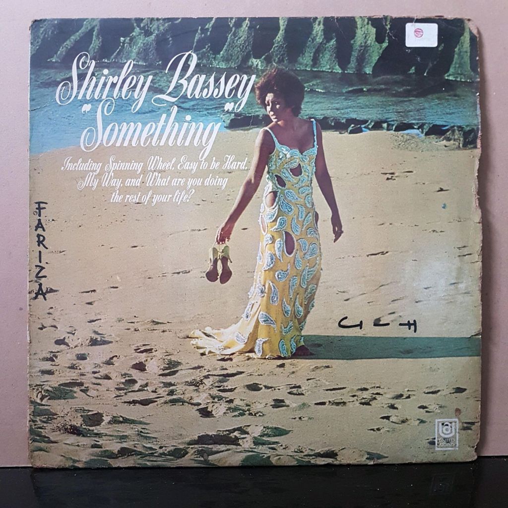 Vinyl Piringan Hitam 12 inch Shirley Bassey - Something, Spinning Wheel