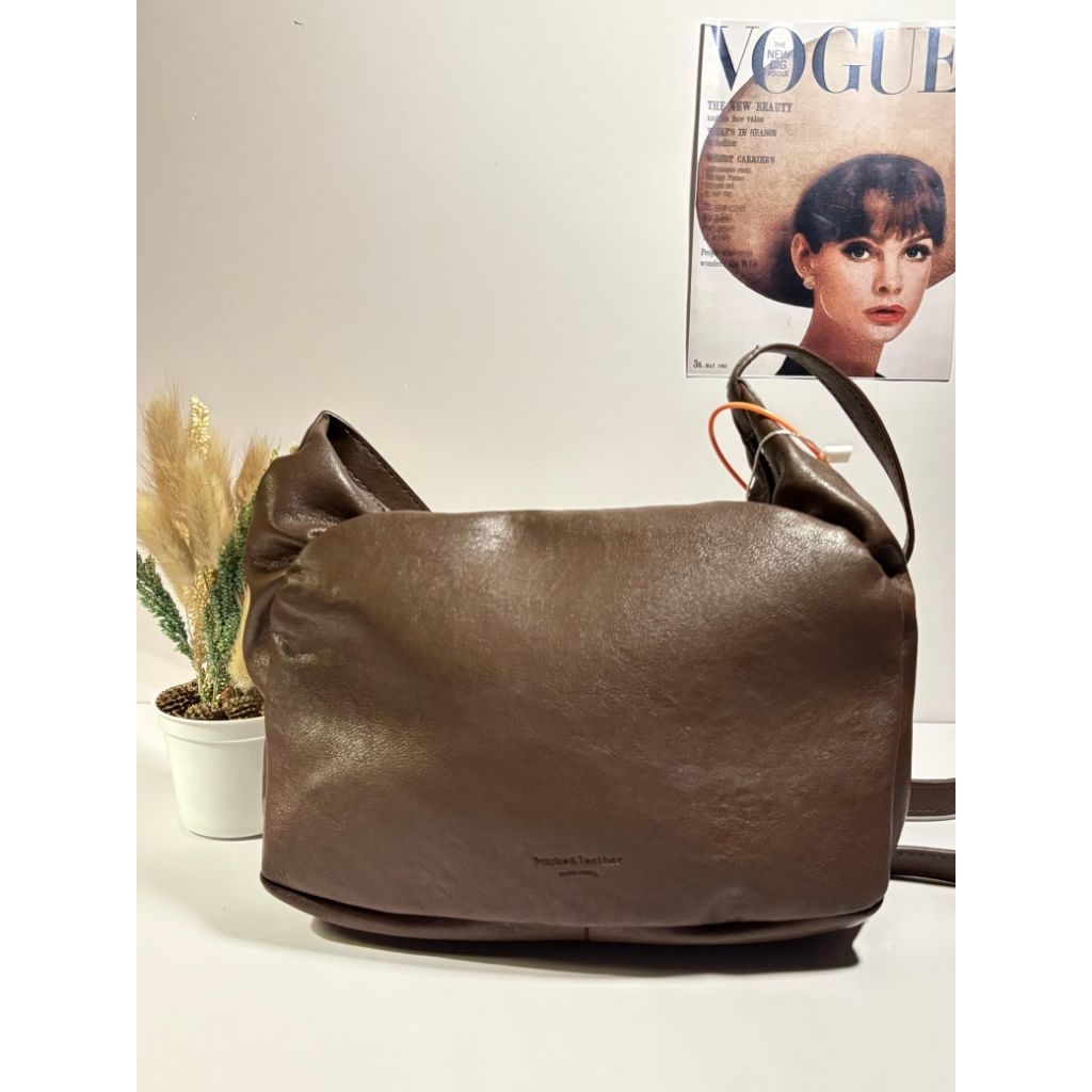 BUCKS AND LEATHER SLING BAG CAMEL BROWN