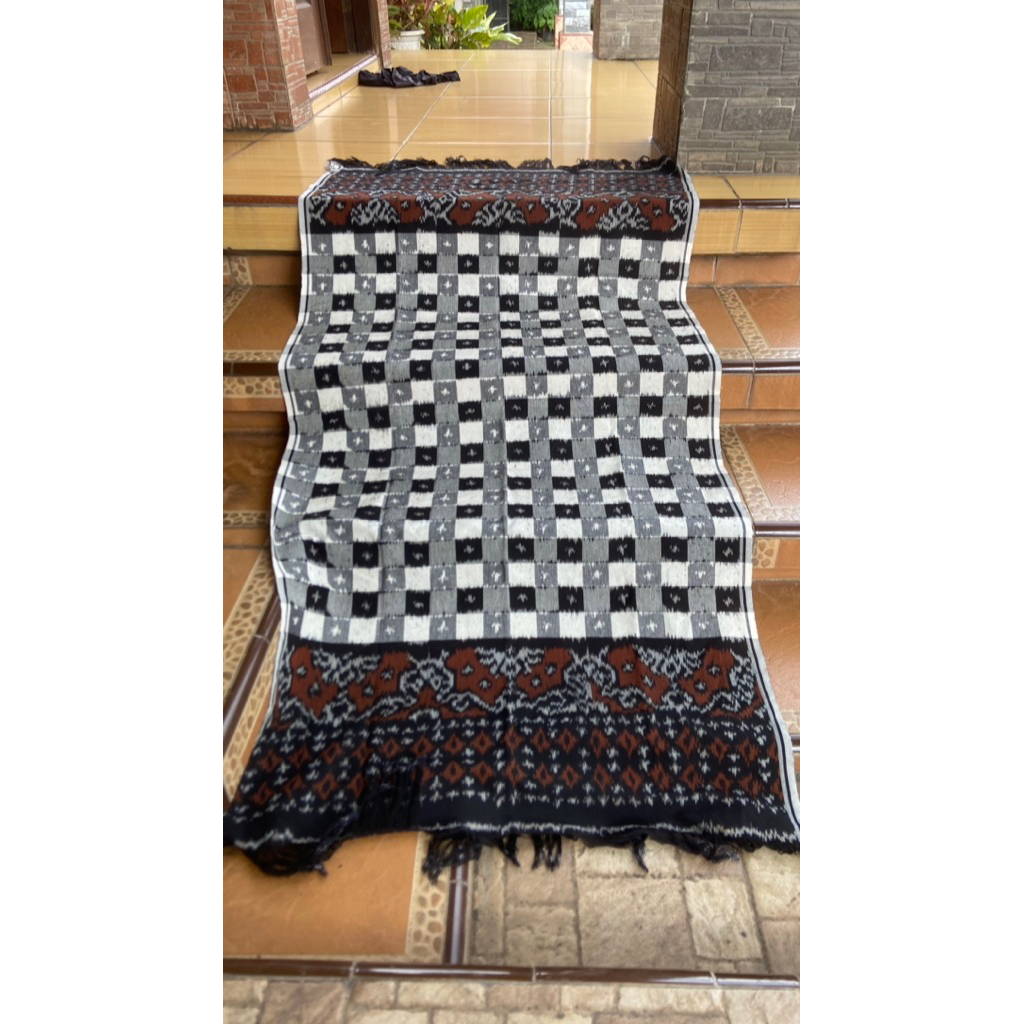 KAIN SAPUT TENUN MOTIF BALI KOTAK WARNA HITAM