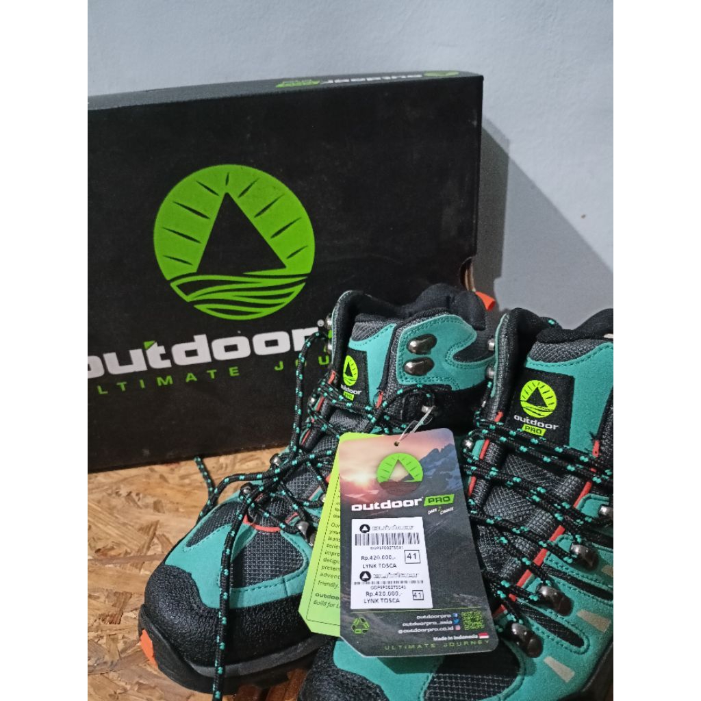 Sepatu Hiking Outdoor Pro Lynk