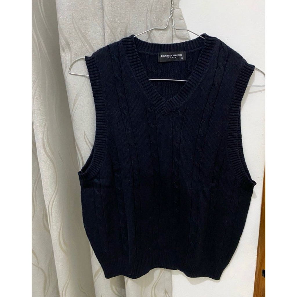 Preloved vest hitam