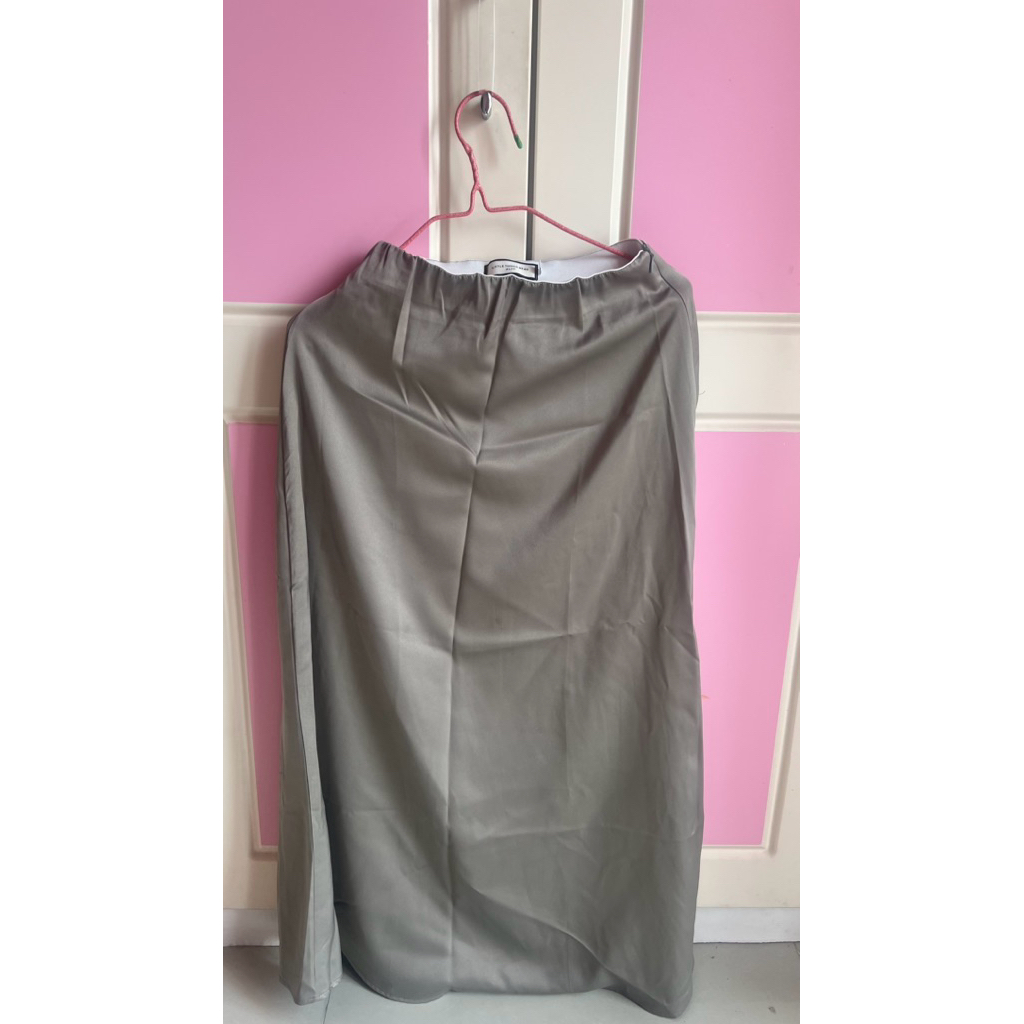 preloved satin skirt in champaign