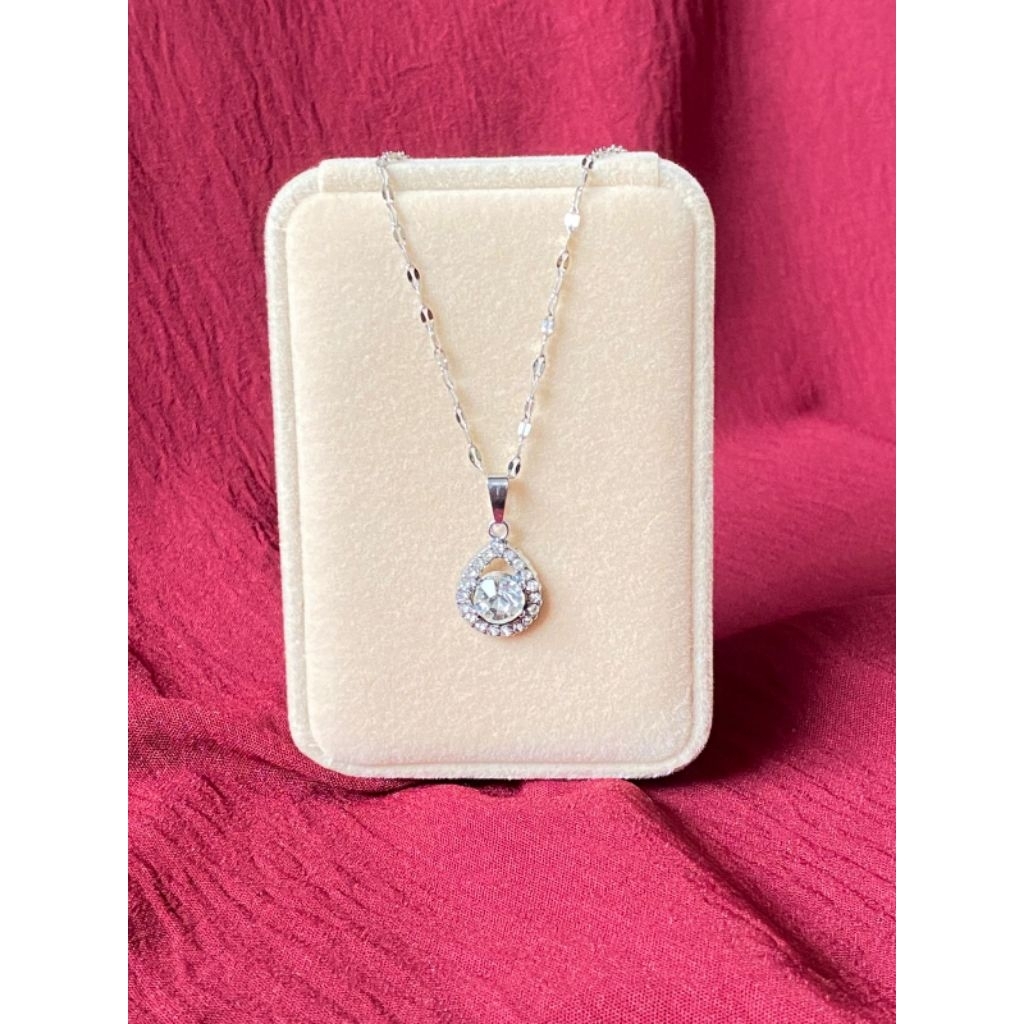 Kalung Titanium Berlian Liontin Xuping Lapis Emas Putih Kalung Mewah Permata Wanita Aksesoris