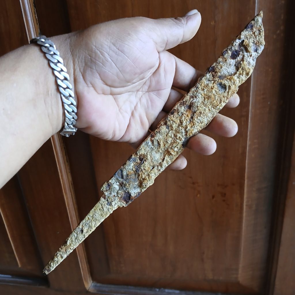 Koleksi Temuan Galian Tanah Jenis Golok Wedhung KUNO