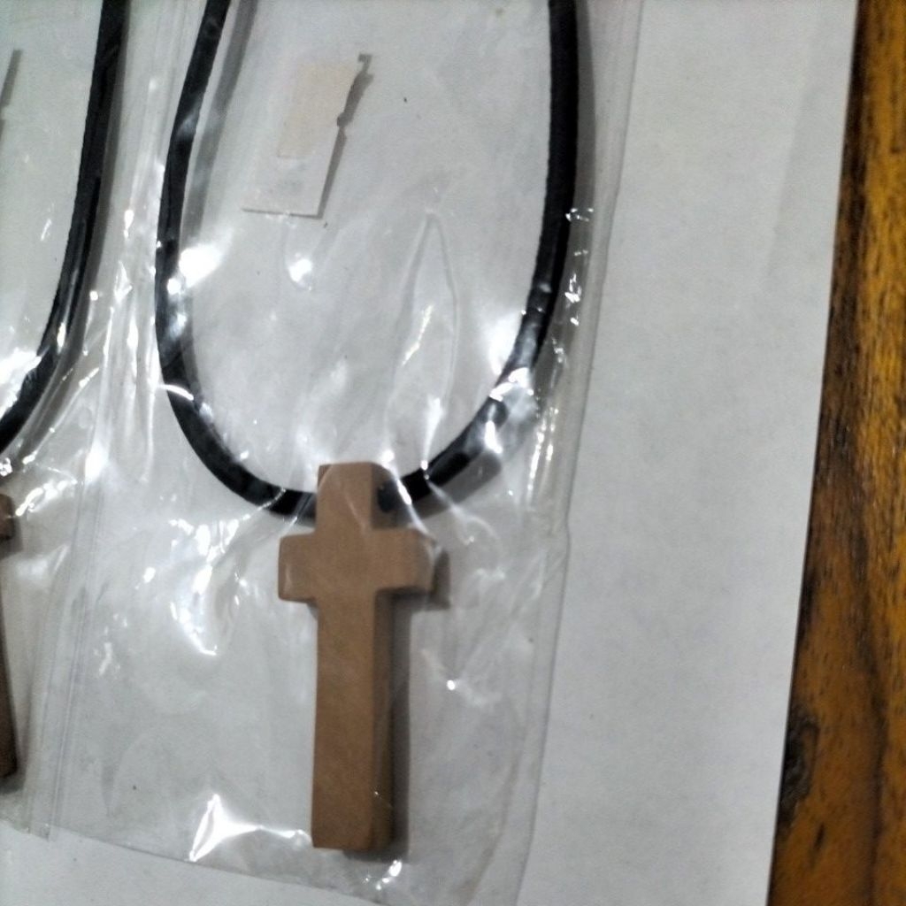 LIONTIN SALIB kayu Cendana