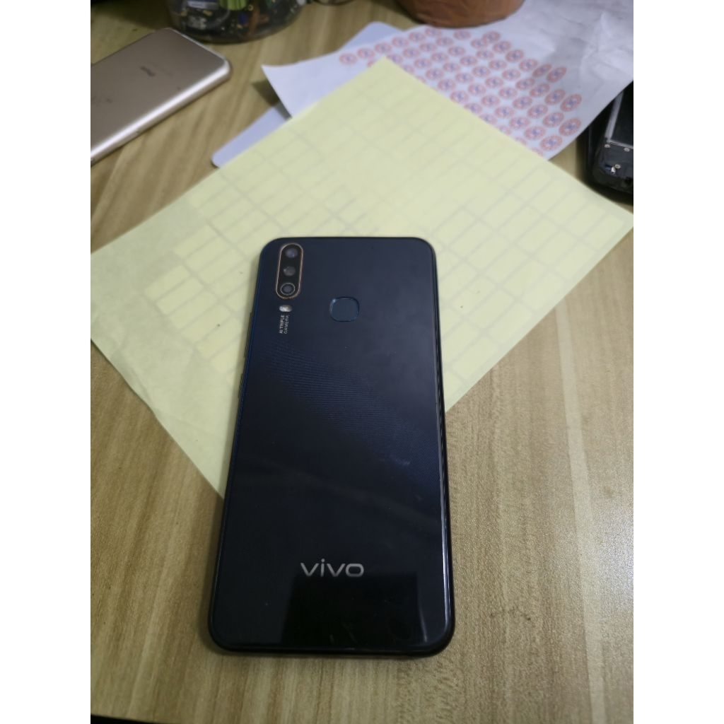 VIVO Y17 4/128 MINUS BACA DESKRIPSI