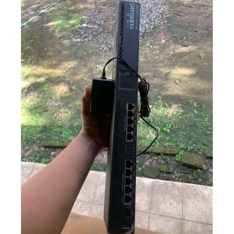 TERLARIS MIKROTIK RB3011UiAS-RM bekas migrasian,barang normal semua port dijamin normal