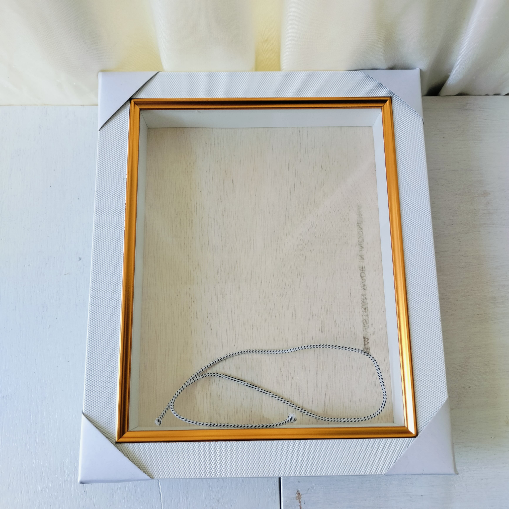 Frame Fiber 3cm Putih Bertekstur Les Gold box 3cm