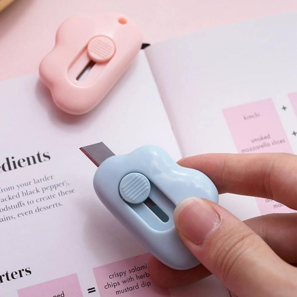 

Hand Cutter Mini Pisau Kecil Pemotong Kertas Motif Awan Cute Travel Size ATK002 Plastik Portable pisau Stainless