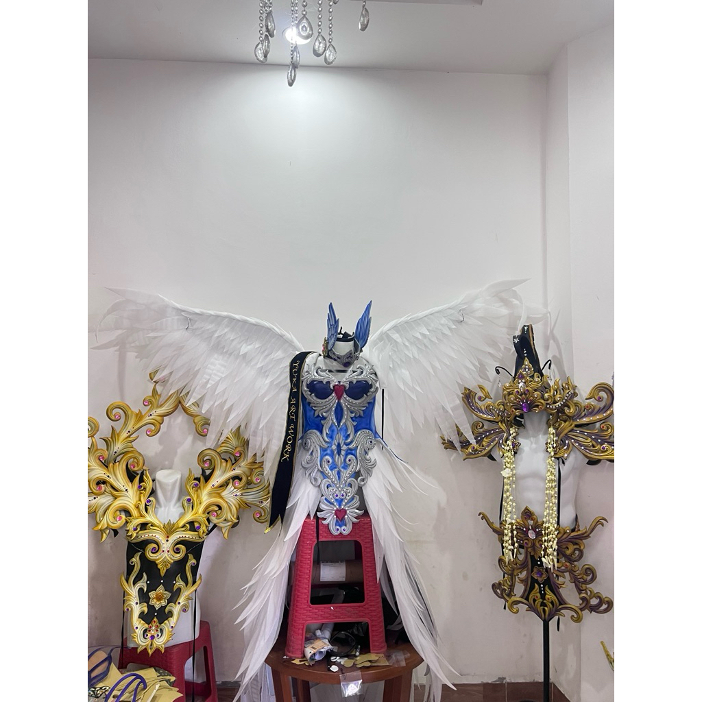 MASKOT KARNAVAL BERSAYAP