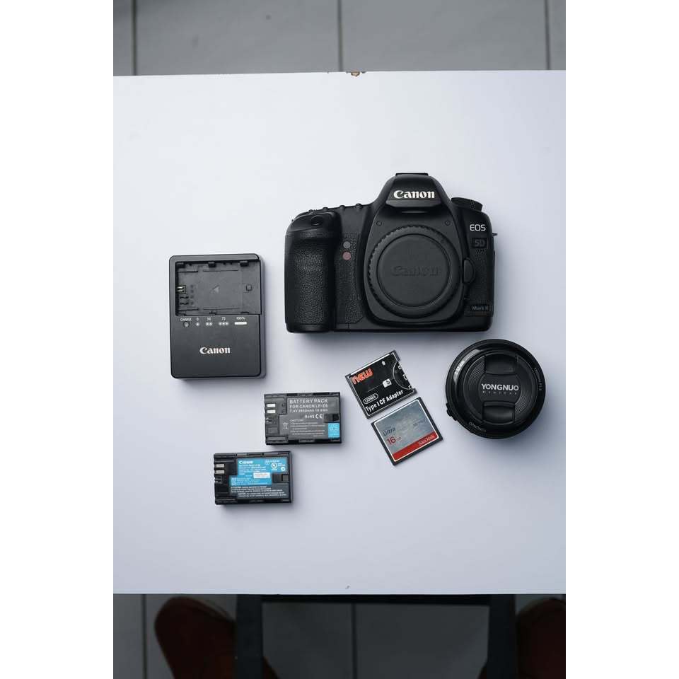 Canon EOS 5D Mark II Fullset + Lensa Yongnuo 50mm f/1.8 + CF 16GB + Adapter Second Mulus