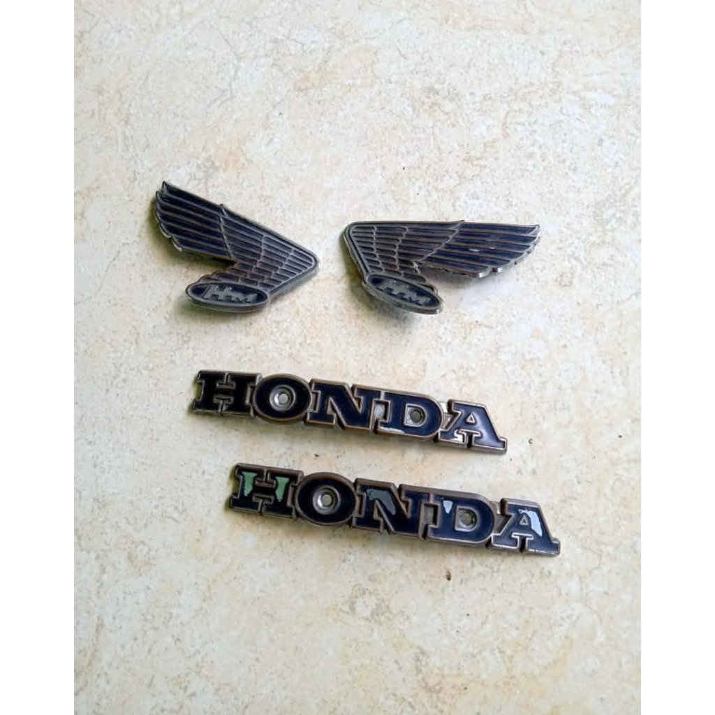 Emblem Tangki Honda CB 100 Original