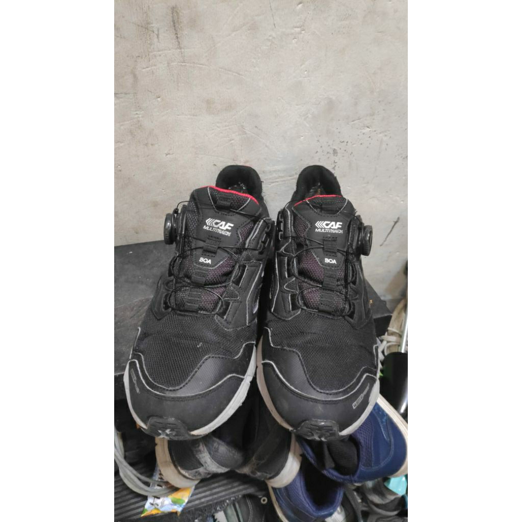 Sepatu trail running Lecaf second thrifting size 43