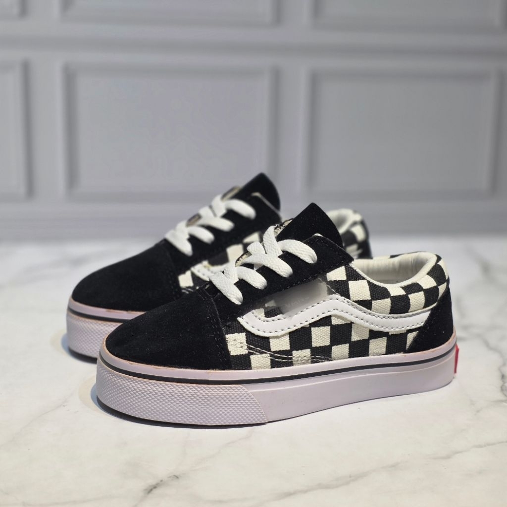 SEPATU ANAK MUTIF KOTAK KOTAK TALI