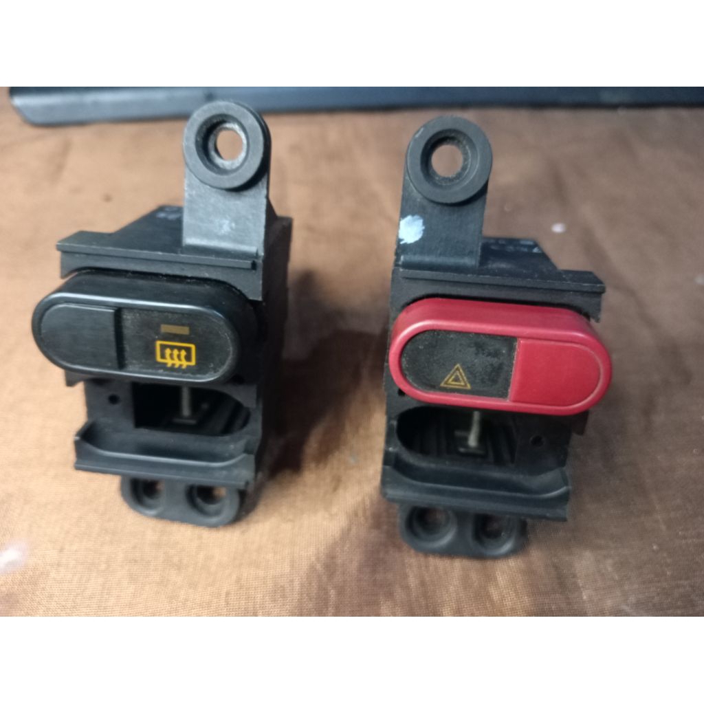 saklar hazard dan defogger mazda 626 thn 86-87