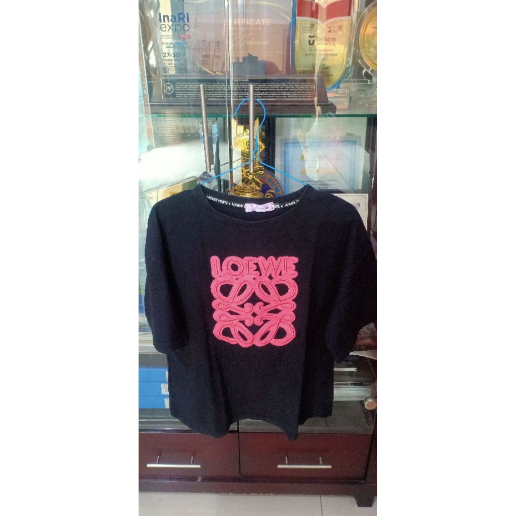 Kaos Fashion Ala Loewe