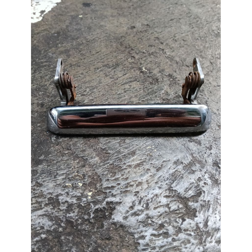 Handle Pintu Luar Belakang  Datsun 120Y