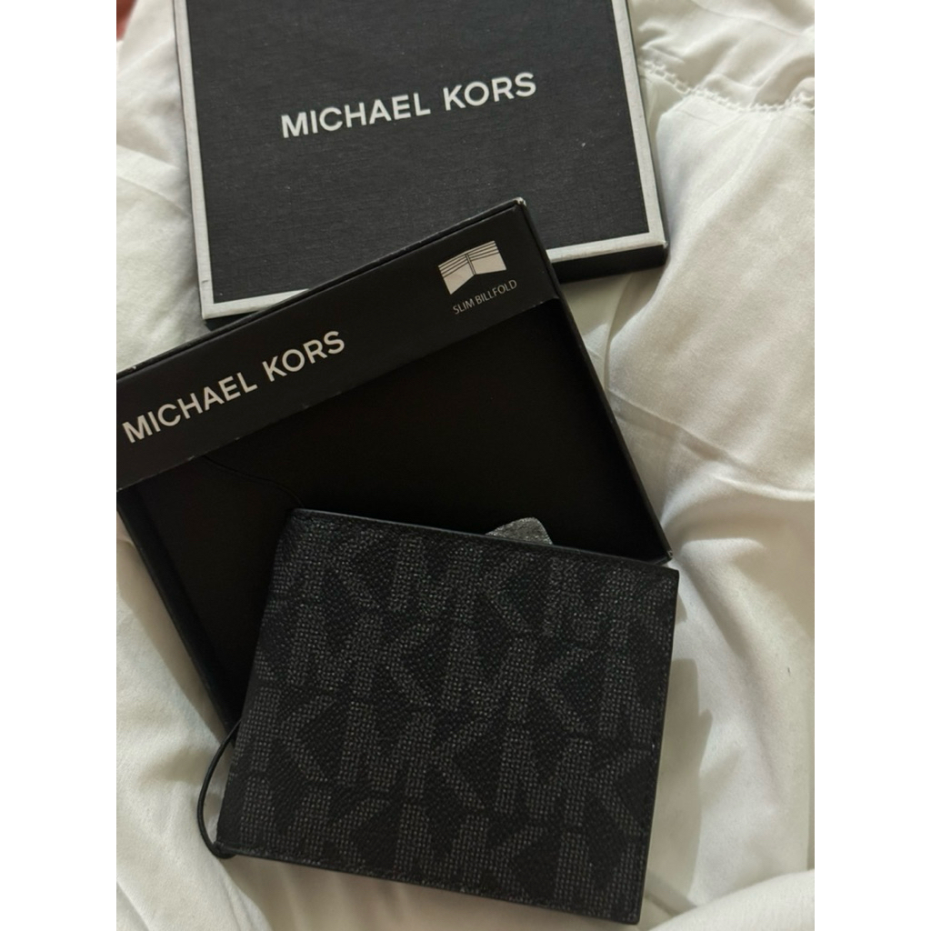 Dompet MK Signature ori yah | BNIB