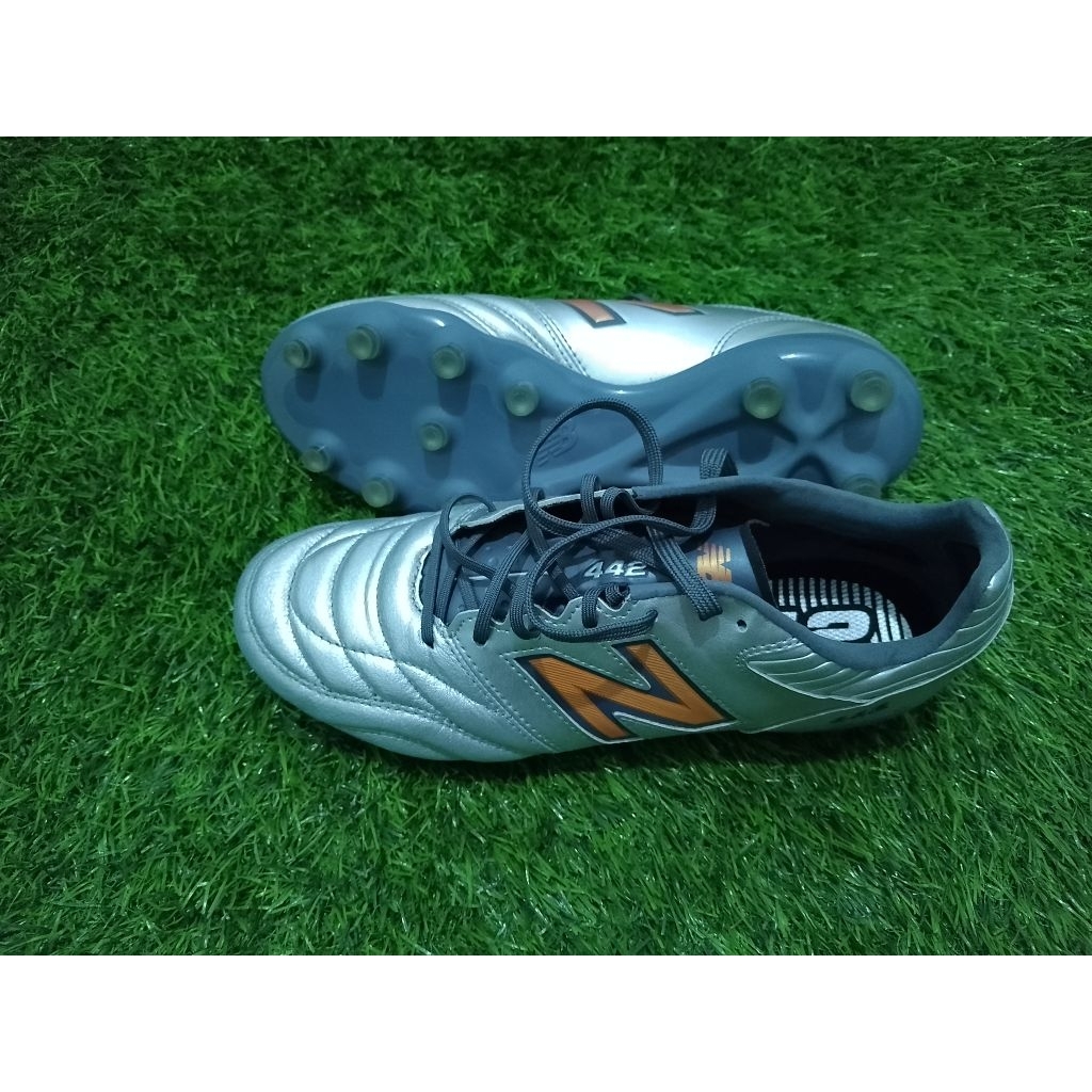sepatu bola new balance 442 v2 pro hg preloved
