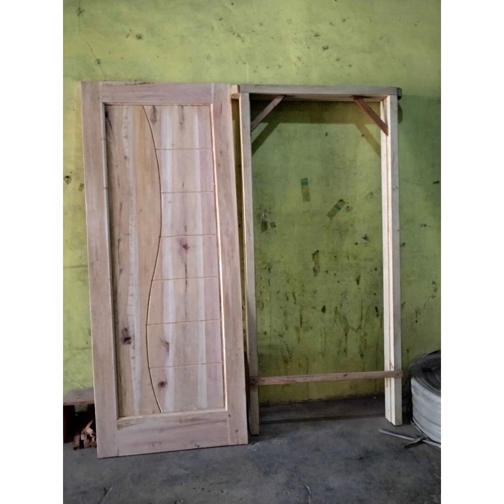 pintu kusen kayu mahoni