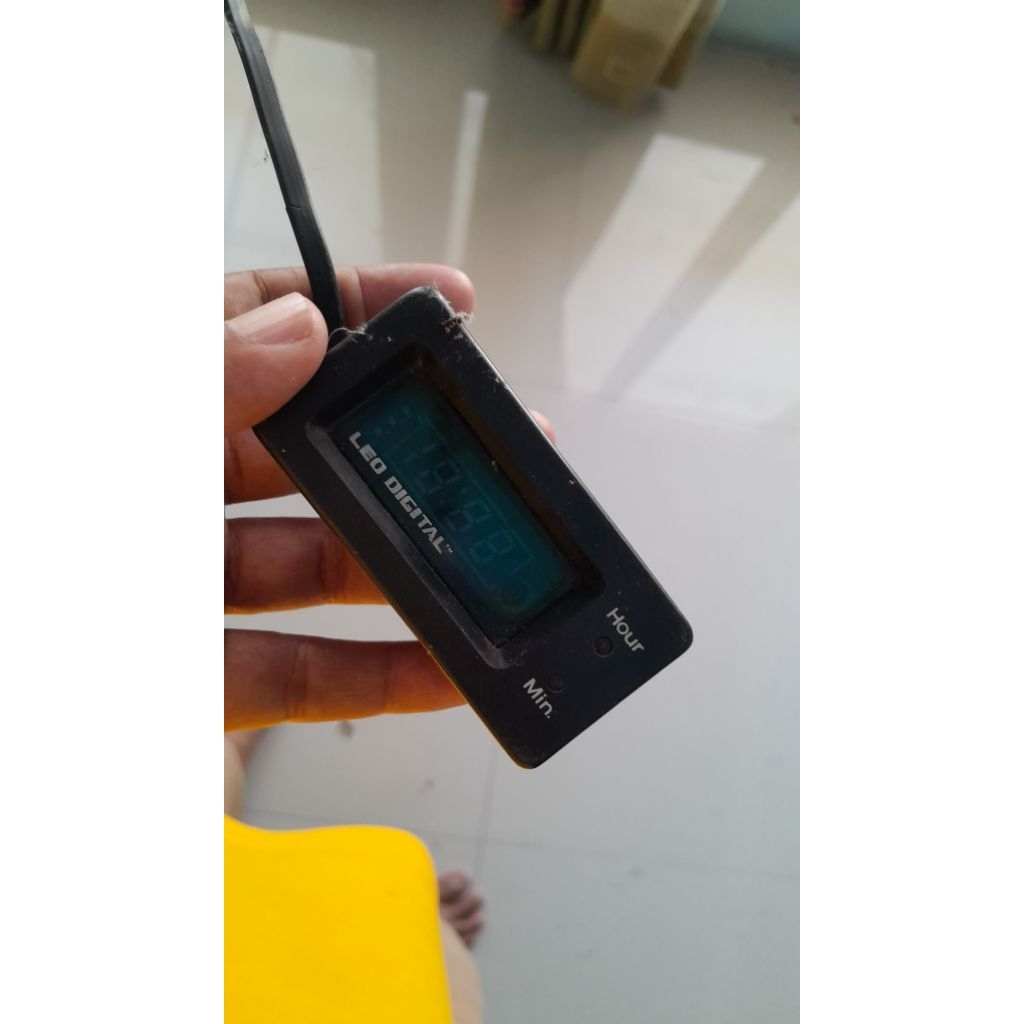 jam weker dinding jadul bekas off mati