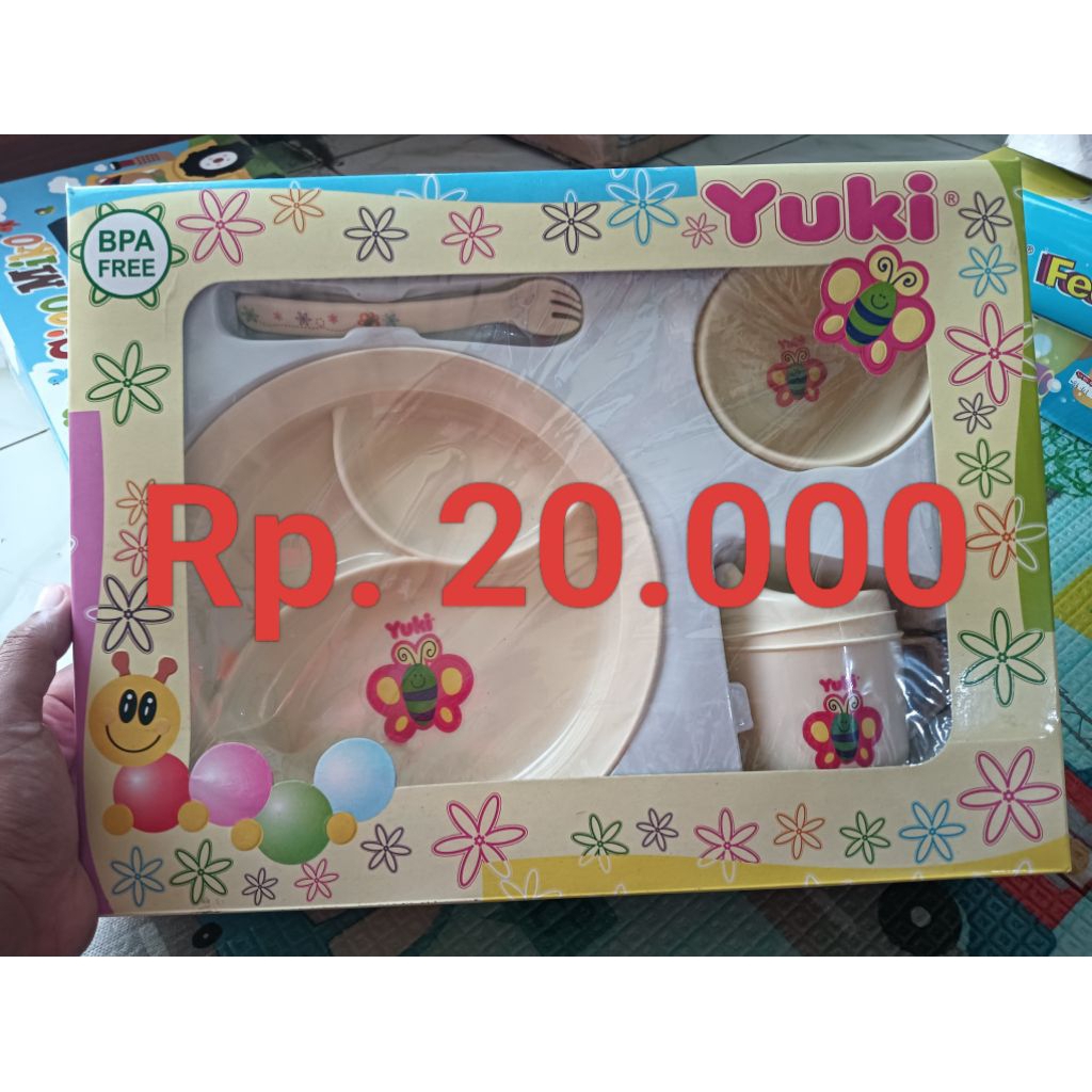 tempat makan bayi set murah (yuki baby gift set)