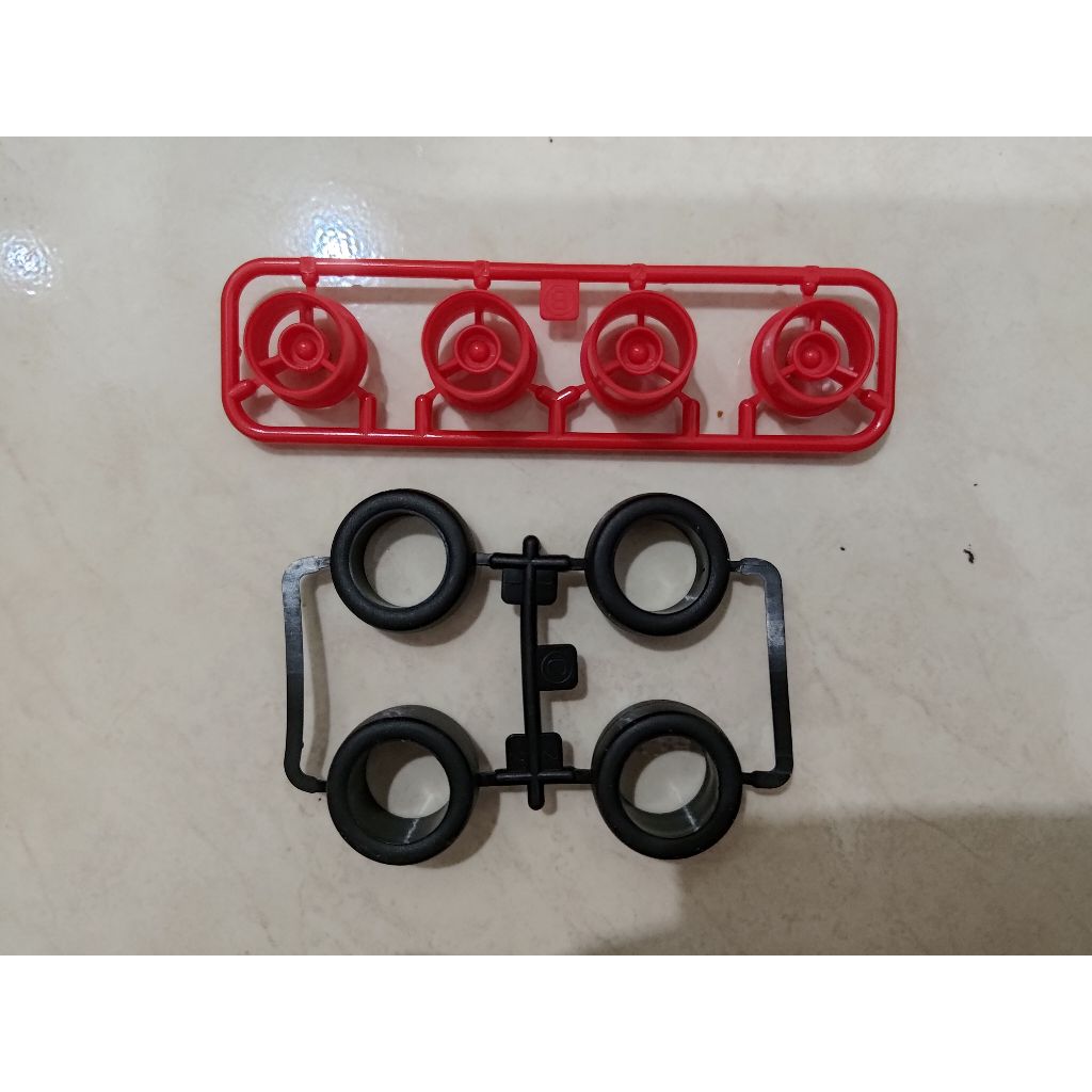 Velg Small 3 Spoke Merah + Ban Hitam Rep Tamiya