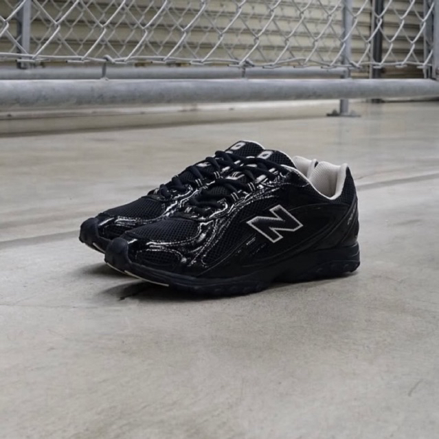 Sepatu New Balance 204L Black Original Resmi Store