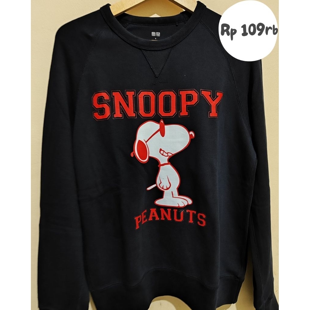 Crewneck UNIQLO karakter Snoopy Peanuts