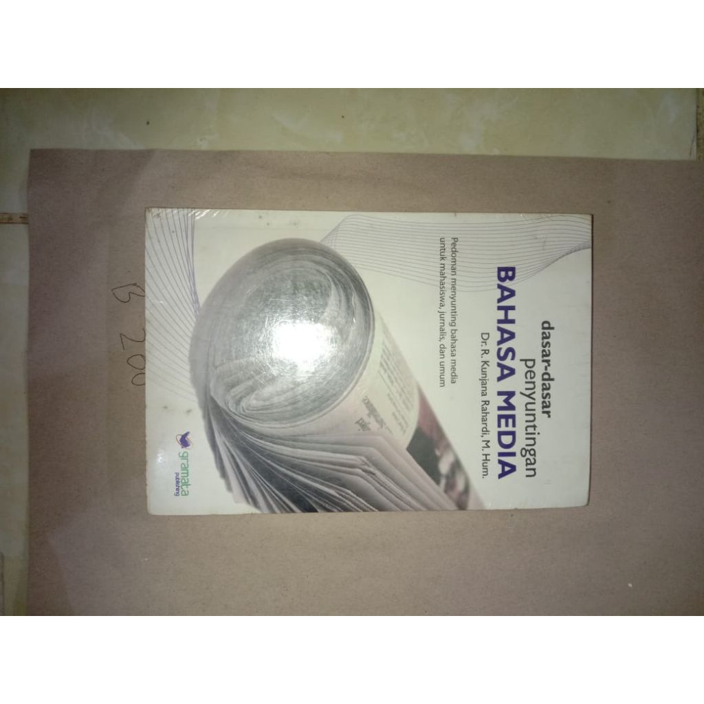 BUKU DASAR DASAR PENYUNTINGAN BAHASA MEDIA