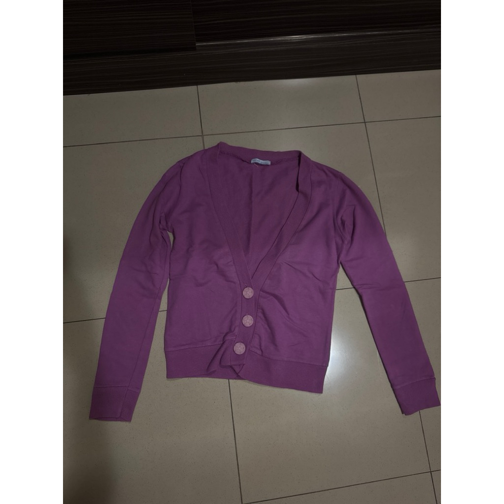 cardigan ungu