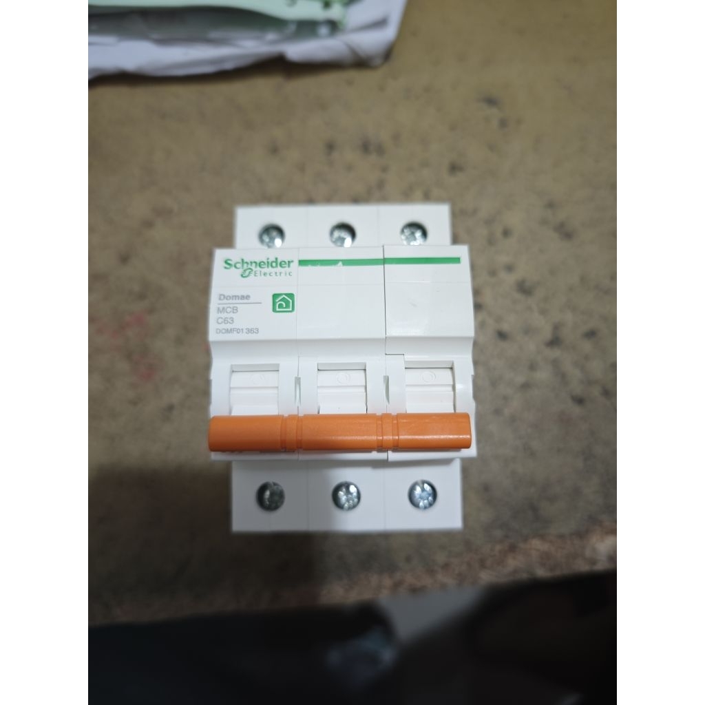 MCB SCHNEIDER C63/3 PHASE 63A
