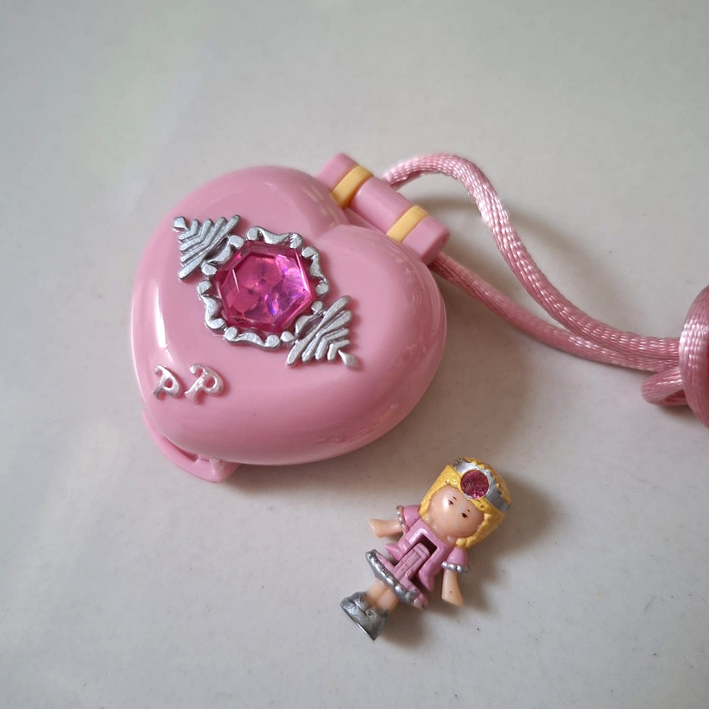Mainan jadul langka antik Vintage Polly Pocket Vintage Pretty Present Locket 1991 complete Mint 100%