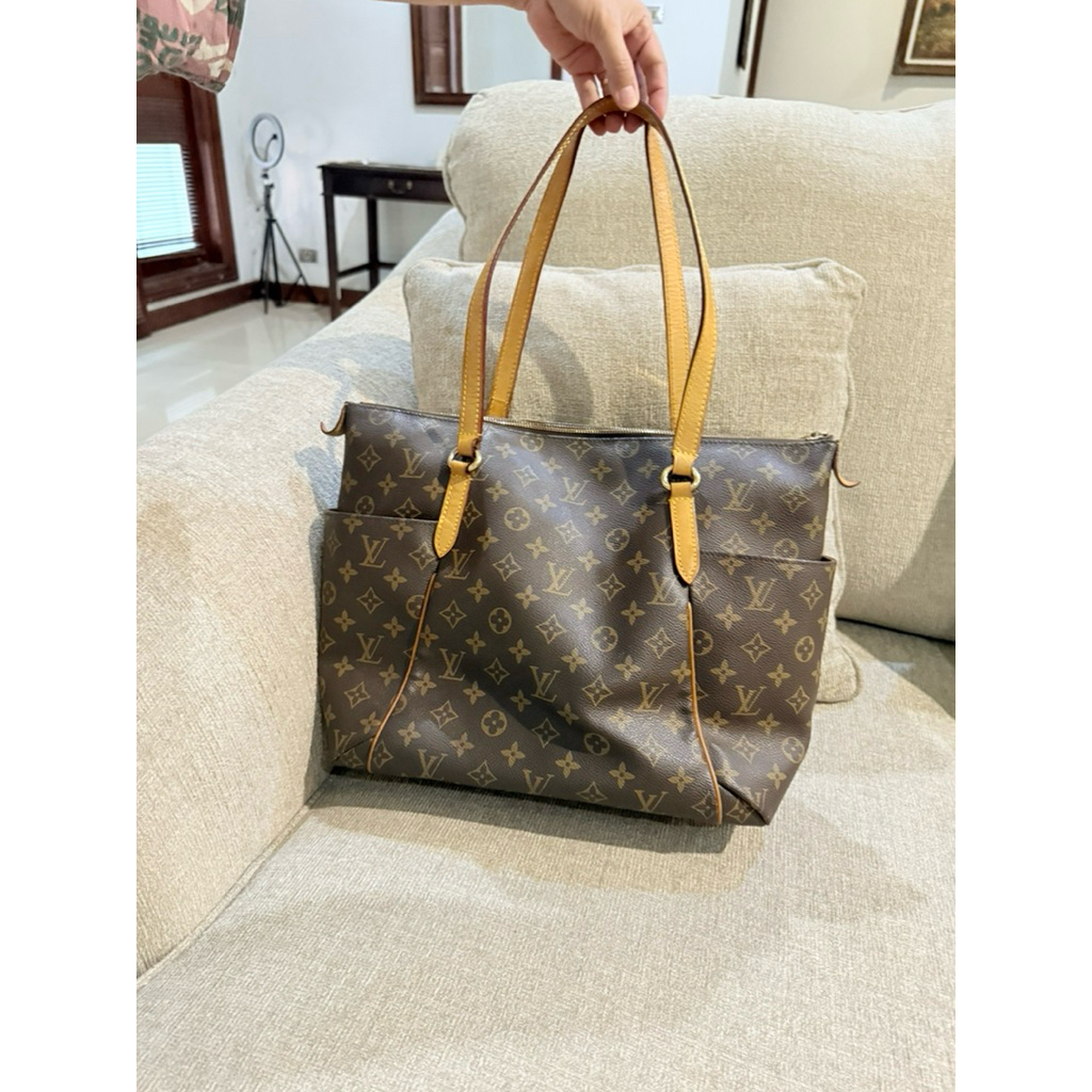 LV tote bag