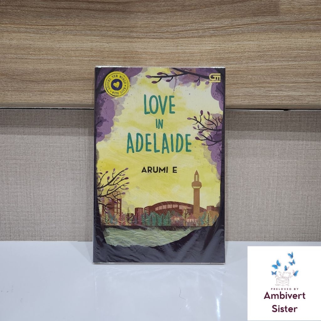 [ PRELOVED ] Buku Novel Around The World Series Love in Adelaide Arumie E Penerbit Gramedia