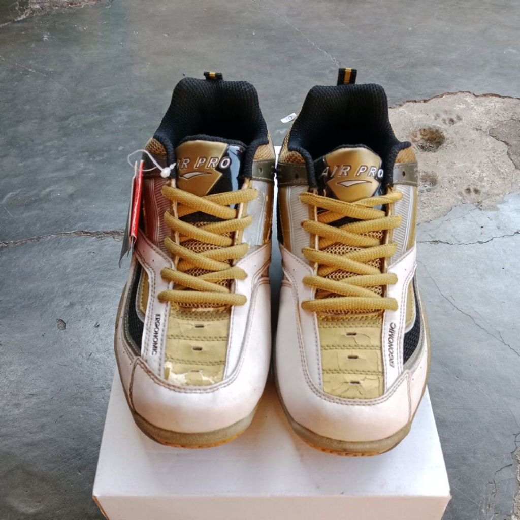 Sepatu Badminton Air Protec