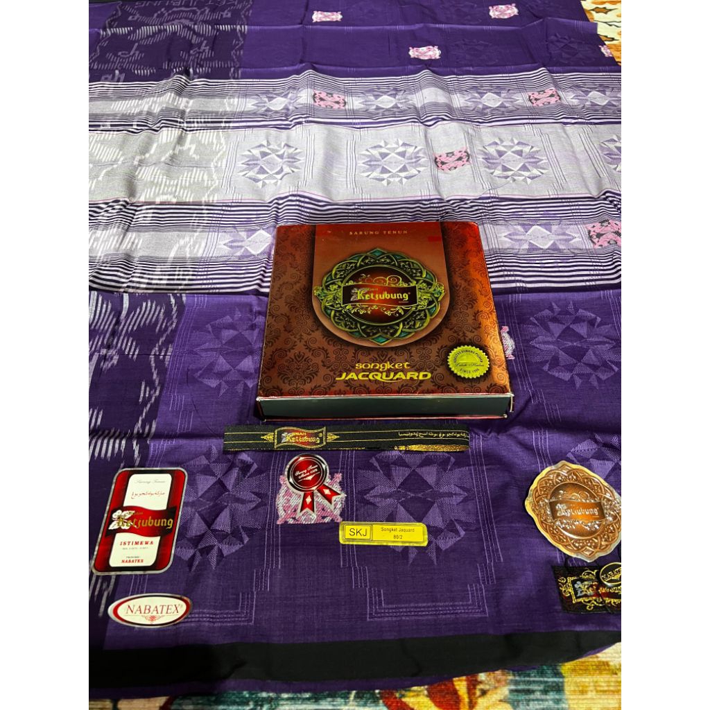 Ketjubung SKJ  Red Jaquard Lawasan