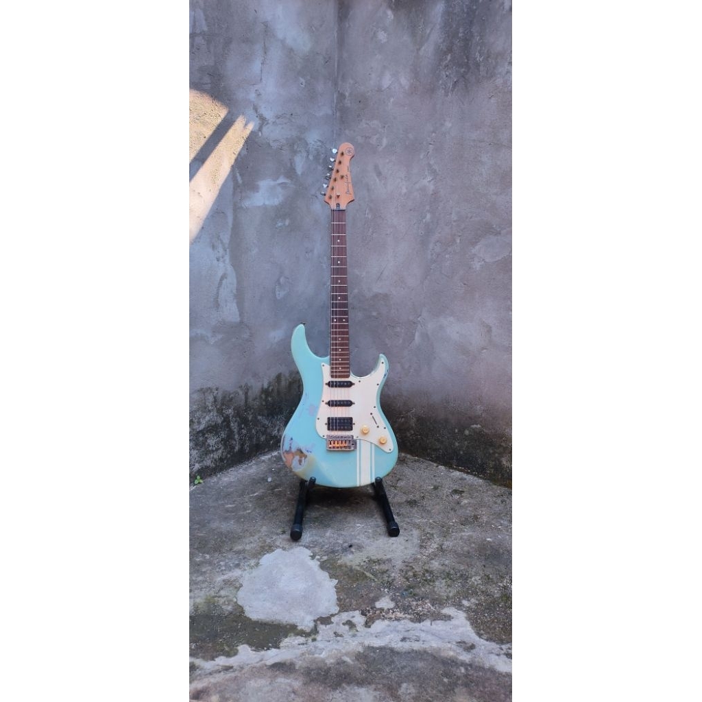 Gitar listrik Yamaha Pacifica 012