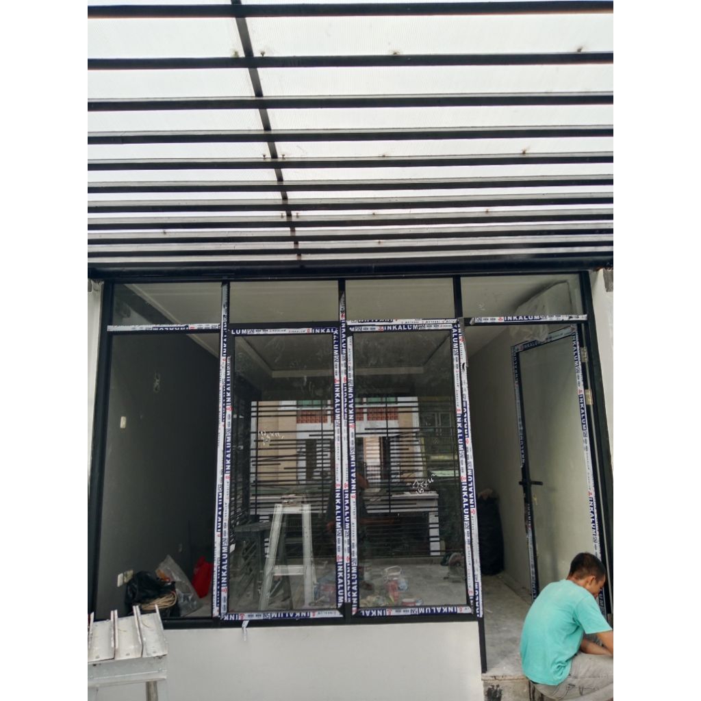 pintu kaca aluminium