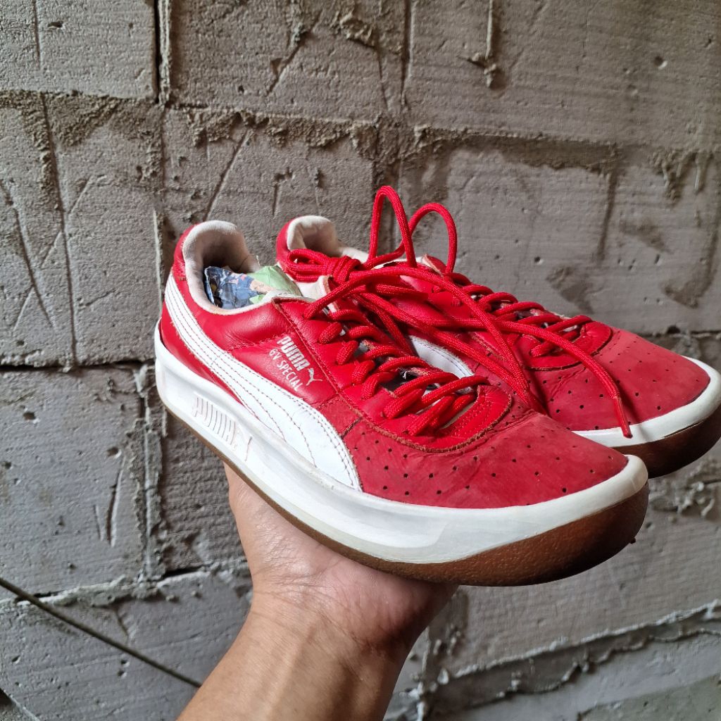 sepatu second Puma GV size 38