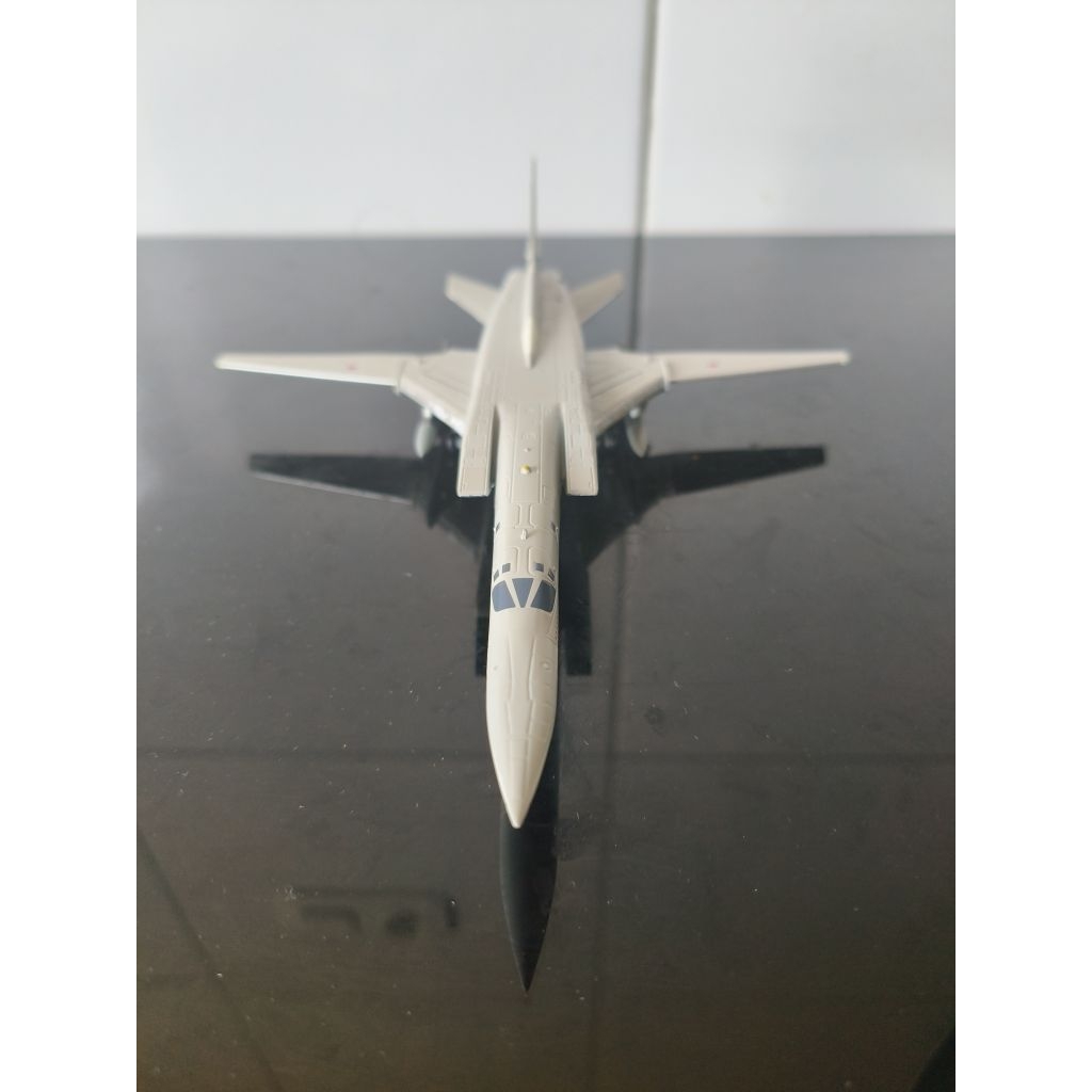 Diecast Tupolev Tu-22M3 Backfire Russia Air Force RF-34075 Herpa 1:200