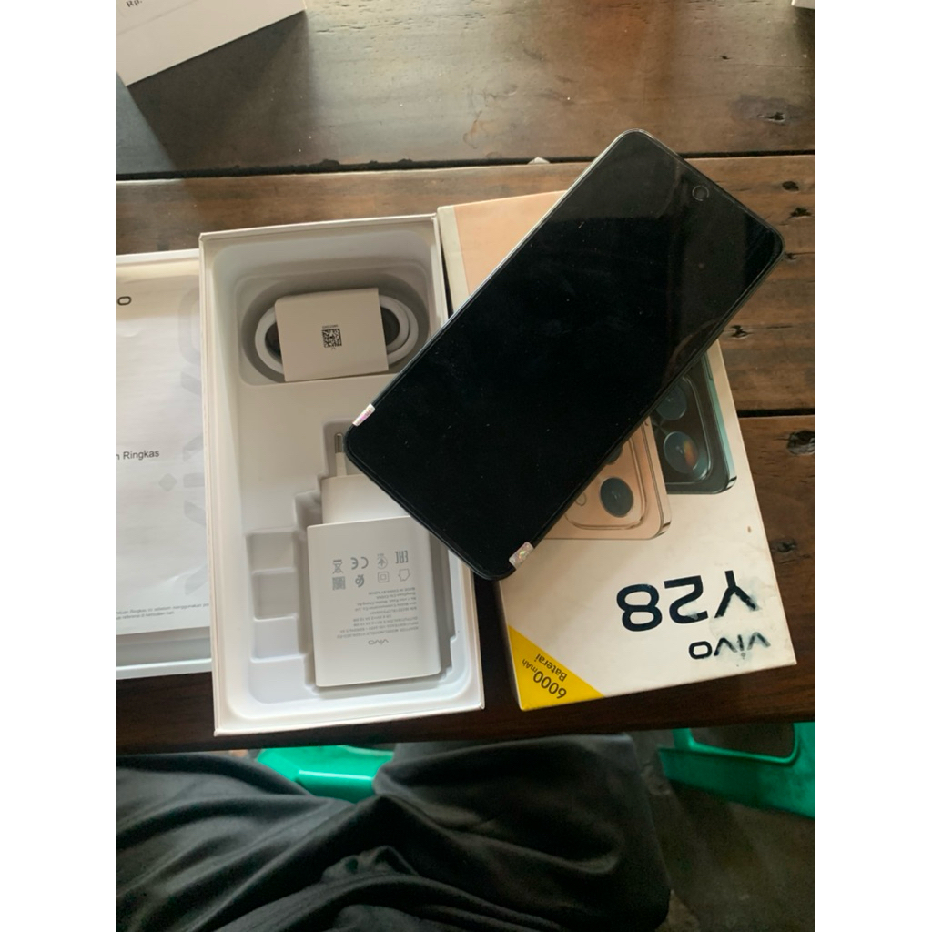 vivo y28 8/128 ( second )