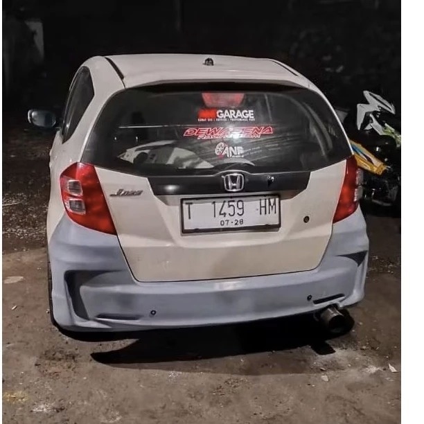 BEMPER BELAKANG JAZZ GE8 TAHUN 2008 - 2014 MODEL MMC BUMPER BELAKANG HONDA JAZZ GE8 RS MMC mobil
