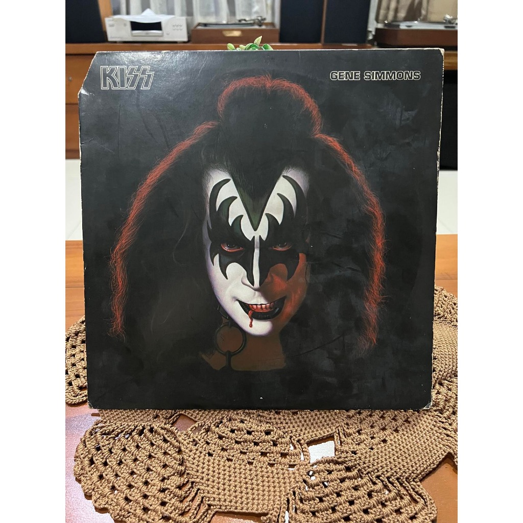 Piringan Hitam Kiss & Gene Simmons – Gene Simmons / Vinyl Kiss & Gene Simmons – Gene Simmons