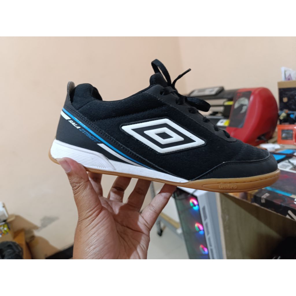 sepatu futsal umbro sala street II sz 44