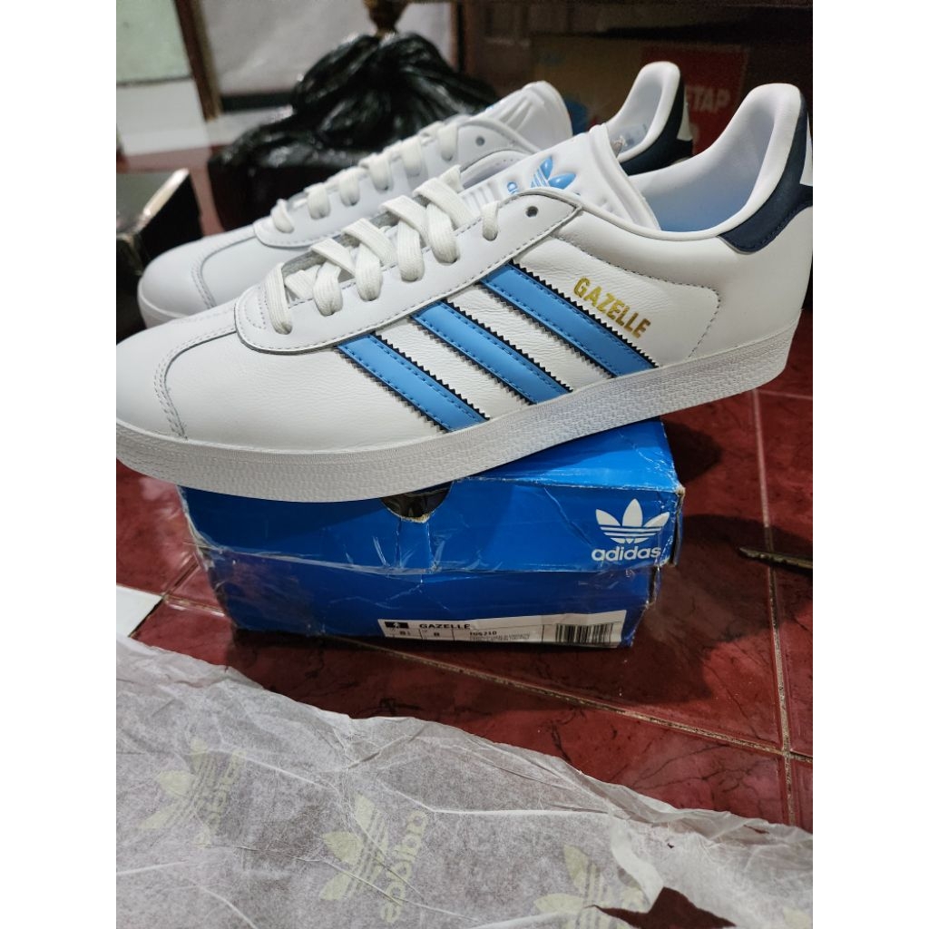 Sepatu Sneaker Adidas Gazelle Leather Warna Putih Size 42 Kondisi Baru Original